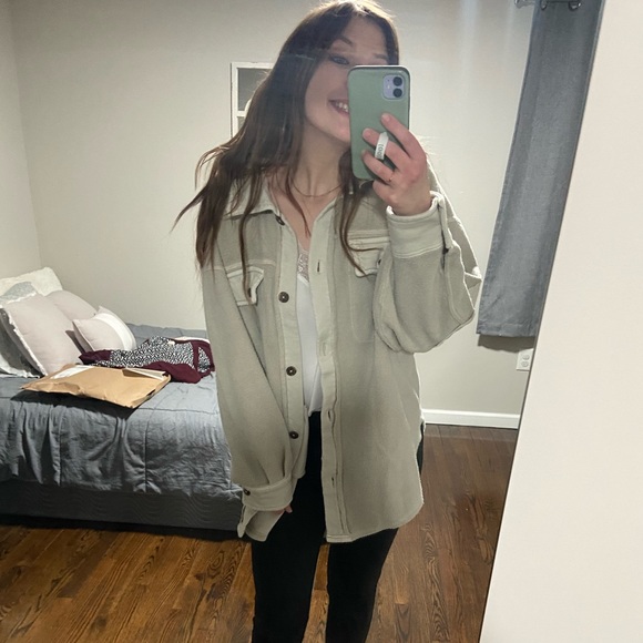 + MEET YOUR POSHER + - Picture 6 of 10